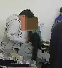 怎么注册皇冠信用网
_云南会泽一高中男老师被疑对女学生有搭肩摸脸等越矩行为怎么注册皇冠信用网
，学校：已与其解除人事关系