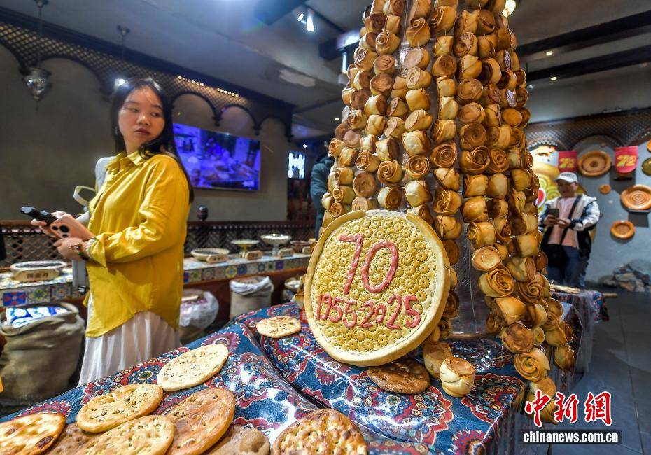 皇冠信用網怎么注册_乌鲁木齐“盛装”迎接新疆维吾尔自治区成立70周年