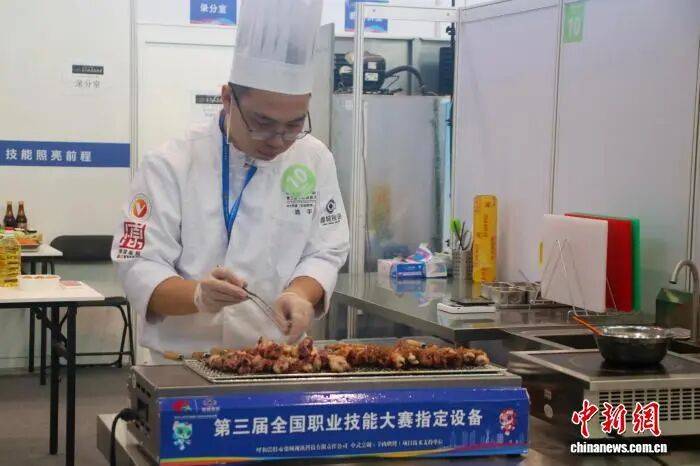 皇冠信用网代理出租_烤羊肉串首次飘香职业技能“国赛”竞技场
