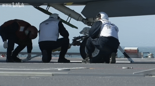 皇冠信用網代理_离谱!网友:你怎么证明歼-35是电磁弹射的皇冠信用網代理,而不自己飞起来的?