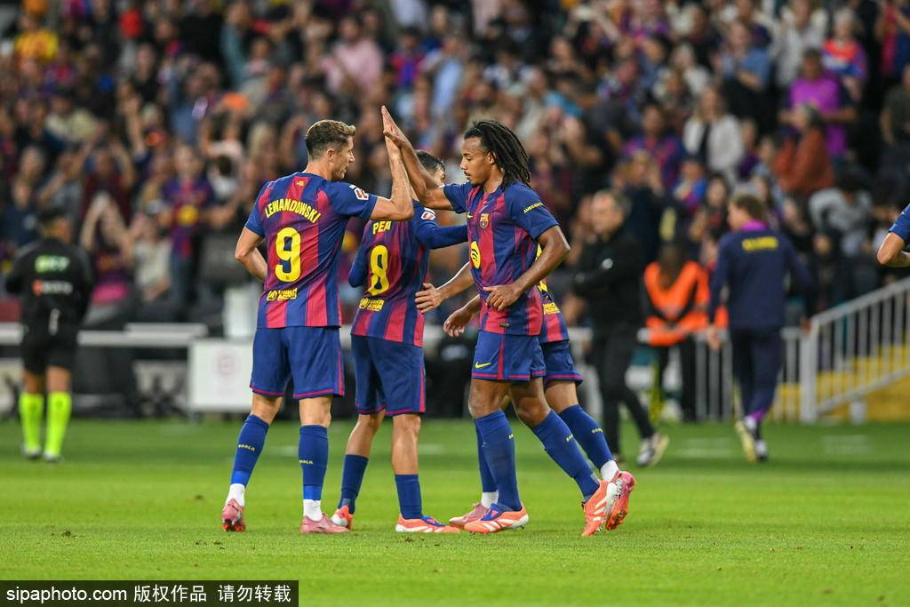 皇冠信用网注册账号_西甲-亚马尔助攻莱万破门 巴萨连场逆转2-1皇家社会登顶