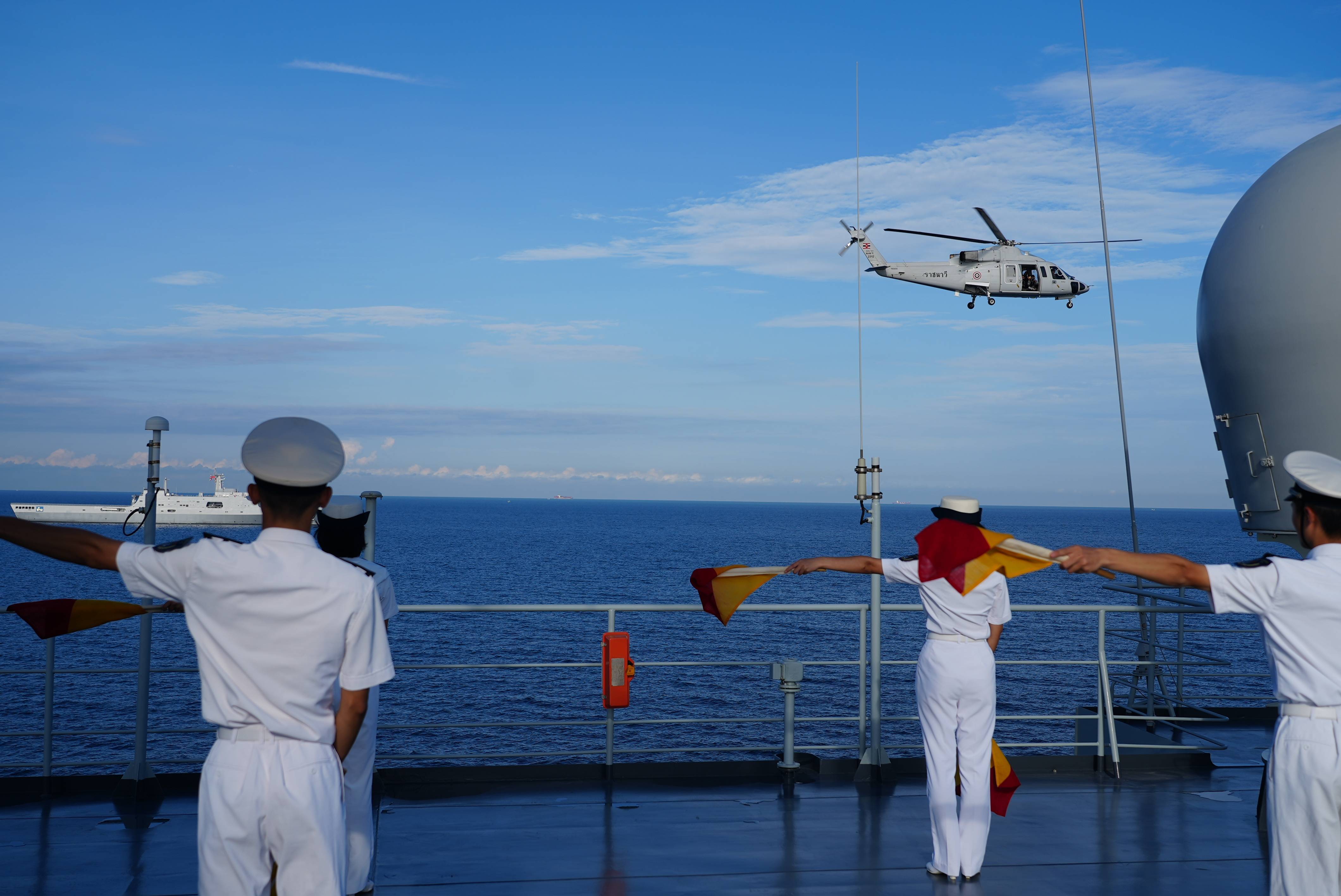 皇冠welcome注册账号_海军83舰编队抵达泰国进行友好访问