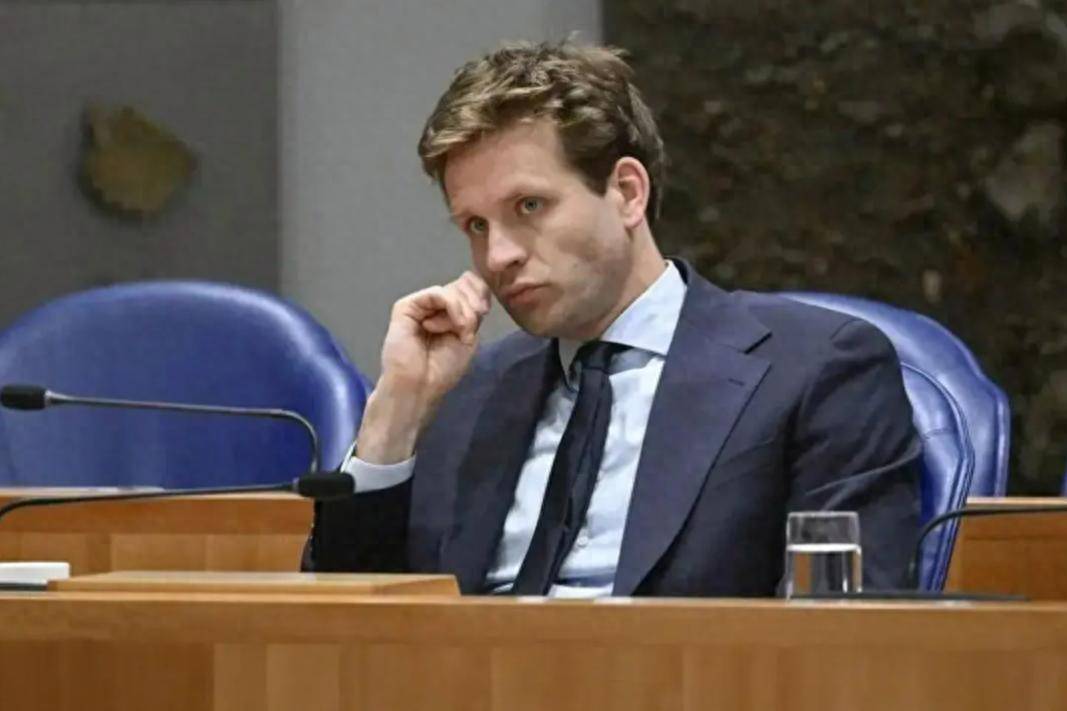 皇冠信用网开号_荷兰主动把电话打到北京皇冠信用网开号,不认错也不归还中企管理权,中方寸步不让:必须拿出个交代