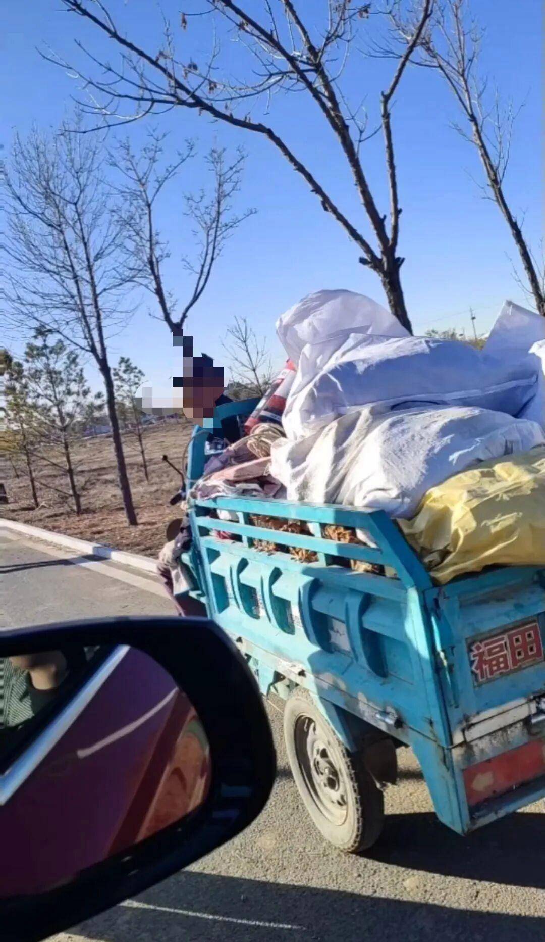 信用网怎么开户
_百亩向日葵遭村民哄抢信用网怎么开户
,损失50万元!警方已行拘4人